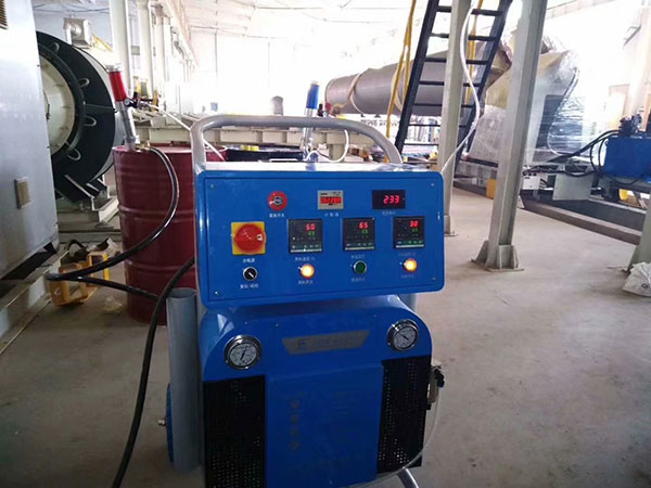 河北聚脲噴涂機(jī)H5200管道的防腐噴涂施工(圖1) 河北聚脲噴涂機(jī)H5200型在唐山安裝培訓(xùn)完畢