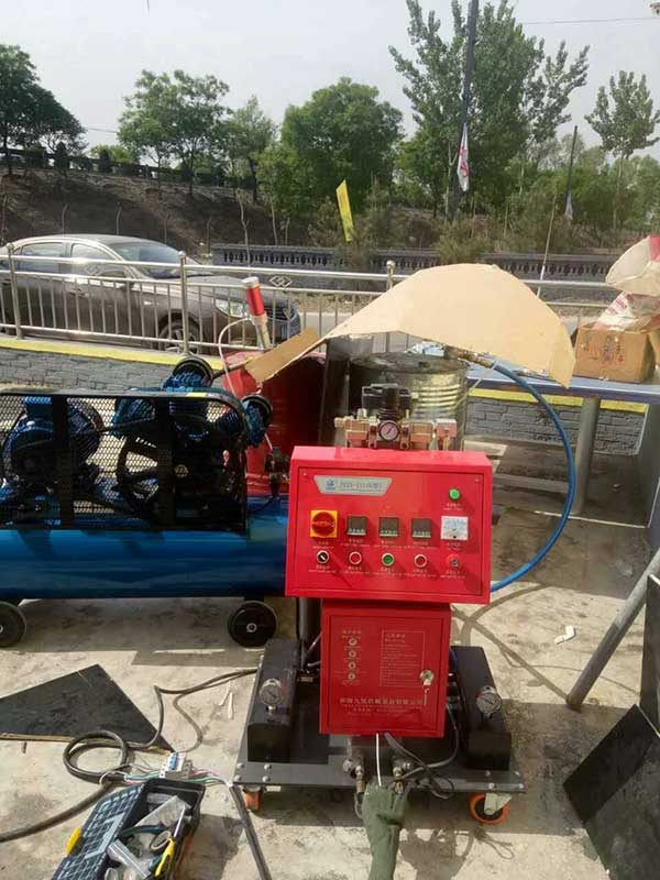 III(E)聚氨酯噴涂機(圖1) III(E)聚氨酯噴涂機