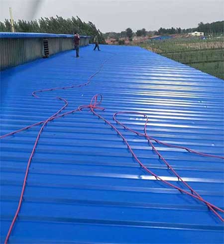 噴彩鋼瓦防腐涂料用什么噴涂機(jī)(圖1) 彩鋼瓦聚脲防腐案例