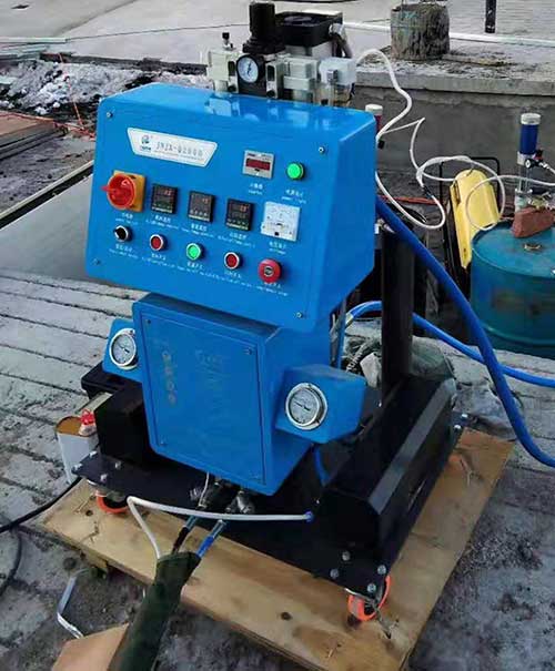 聚氨酯低壓發(fā)泡機 高壓發(fā)泡機有啥不一樣(圖3) Q2600聚氨酯高壓發(fā)泡機