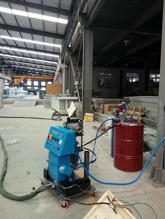 車間保溫聚氨酯噴涂(圖1) Q2600車間保溫聚氨酯噴涂機
