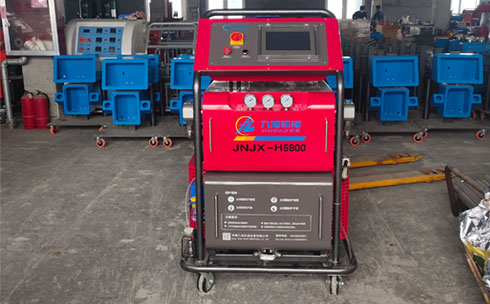 澆注發(fā)泡設(shè)備(圖1) H5800PLC定時(shí)定量澆注發(fā)泡設(shè)備