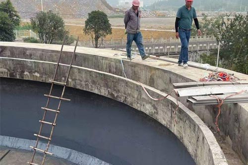 污水池廢水池防腐噴涂聚脲專用聚脲噴涂機(jī)(圖4) 污水池廢水池防腐噴涂聚脲