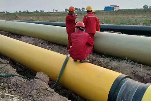 設(shè)備管道保溫發(fā)泡澆注聚氨酯施工噴涂機(圖5) 設(shè)備管道保溫發(fā)泡澆注聚氨酯施工案例