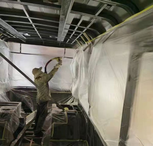 全車(chē)保溫噴涂聚氨酯泡沫現(xiàn)場(chǎng)