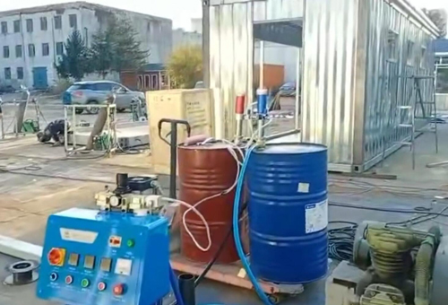 移動(dòng)房屋用保溫噴涂聚氨酯小型噴涂機(jī)(圖2) 移動(dòng)房屋用保溫噴涂聚氨酯案例