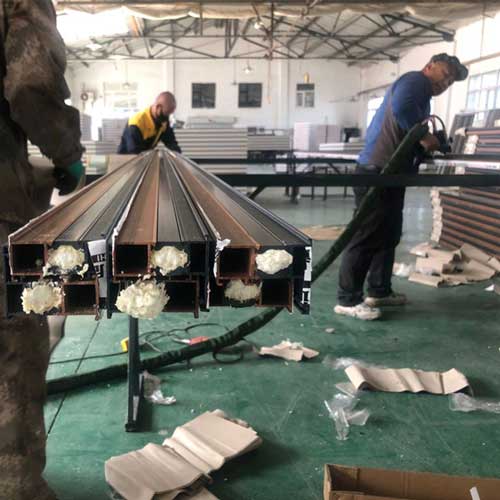 聚氨酯澆注噴涂機 型材澆注發(fā)泡(圖2) 型材澆注發(fā)泡案例