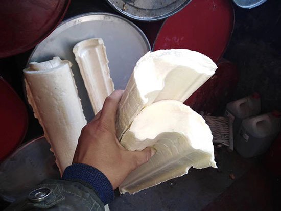 聚氨酯發(fā)泡瓦殼哪些機(jī)器好用(圖2) 聚氨酯發(fā)泡瓦殼