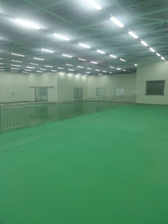 聚脲施工設備防腐層現(xiàn)場噴涂(圖2) 聚脲地坪